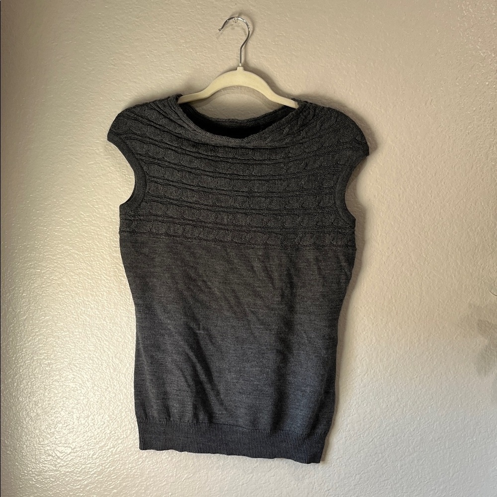 The Limited Women’s Charcoal Knit Top Sleeveless Wool blend Sz L Cable Knit Chic
